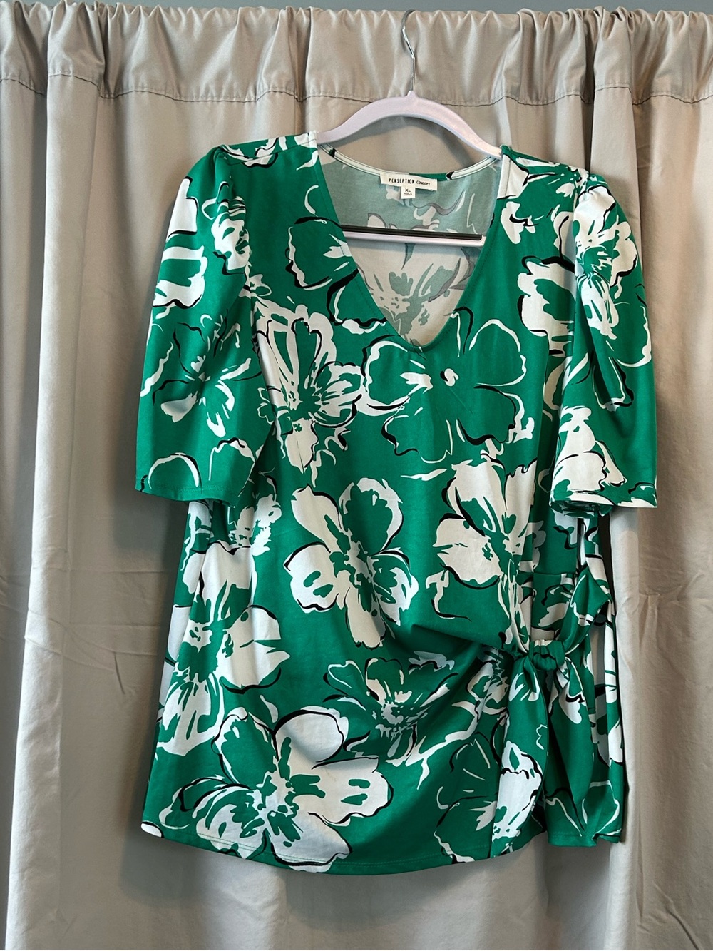 PerSeption Concept Green and White Floral Wrap Top